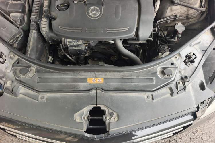 Used Mercedes-Benz R-Class 2011 R 350 L 4MATIC Engine Bay