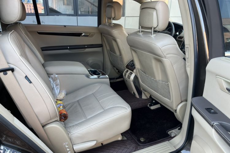Used Mercedes-Benz R-Class 2011 R 350 L 4MATIC Interior 4