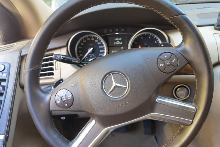 Used Mercedes-Benz R-Class 2011 R 350 L 4MATIC Steering Wheel