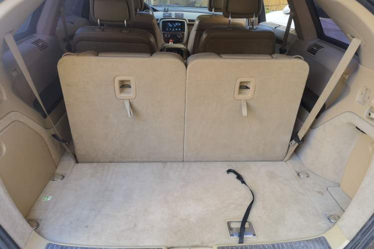 Used Mercedes-Benz R-Class 2011 R 350 L 4MATIC Trunk
