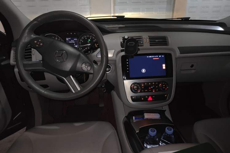Used Mercedes-Benz R-Class 2011 R 300 L Business Model Center Console