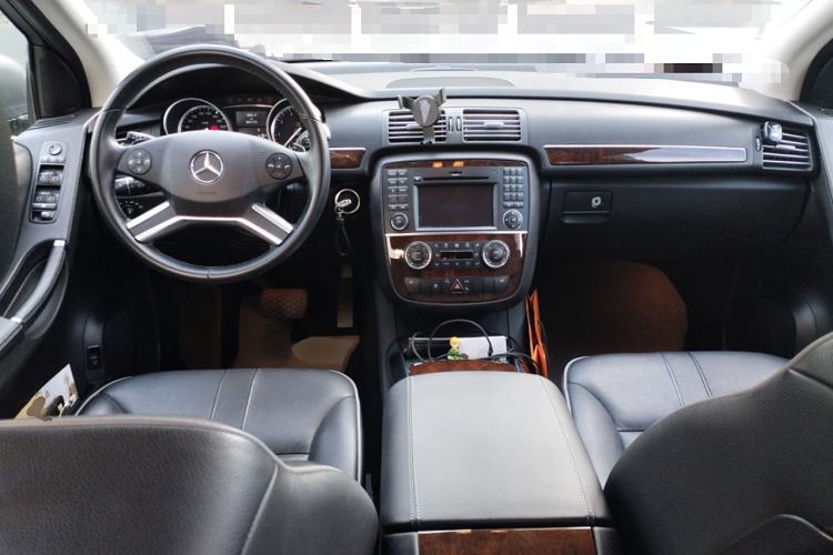 Used Mercedes-Benz R-Class 2011 R 350 L 4MATIC Center Console