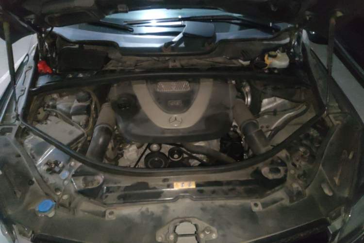 Used Mercedes-Benz R-Class 2011 R 350 L 4MATIC Engine Bay