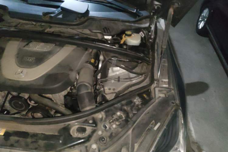 Used Mercedes-Benz R-Class 2011 R 350 L 4MATIC Engine Bay Left