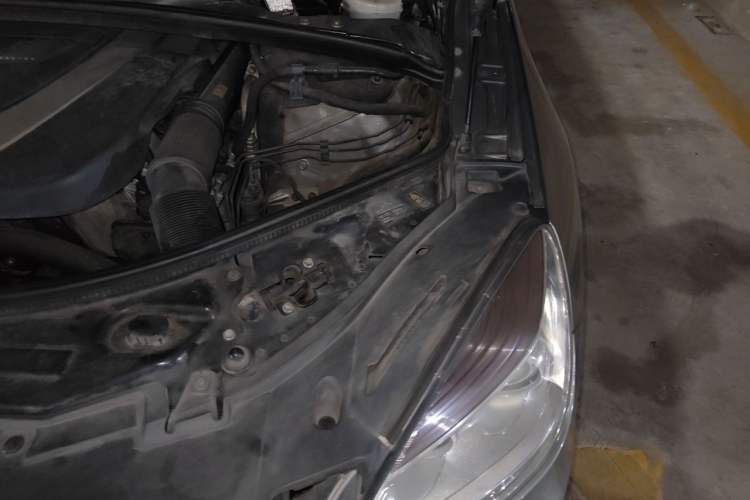 Used Mercedes-Benz R-Class 2011 R 300 L Business Model Engine Bay Left