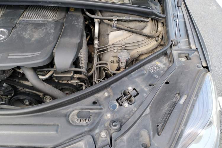 Used Mercedes-Benz R-Class 2011 R 350 L 4MATIC Engine Bay Left