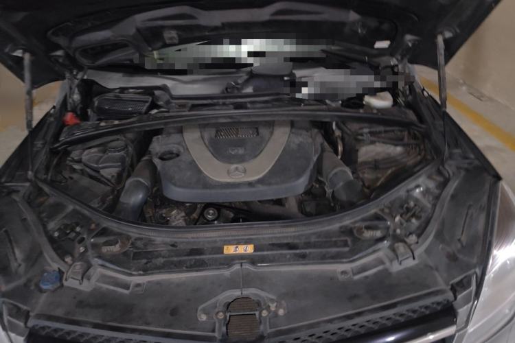 Used Mercedes-Benz R-Class 2011 R 300 L Business Model Engine Bay