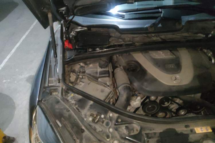 Used Mercedes-Benz R-Class 2011 R 350 L 4MATIC Engine Bay Right