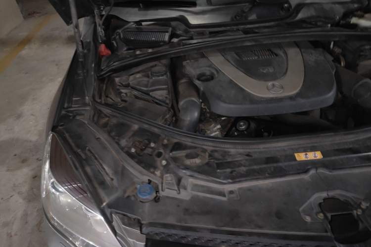 Used Mercedes-Benz R-Class 2011 R 300 L Business Model Engine Bay Right