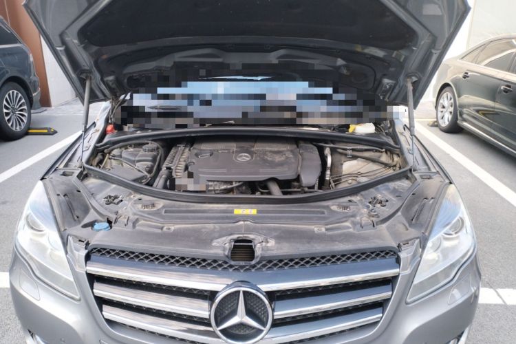 Used Mercedes-Benz R-Class 2011 R 350 L 4MATIC Engine Bay