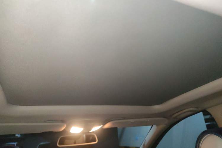 Used Mercedes-Benz R-Class 2011 R 350 L 4MATIC Headliner