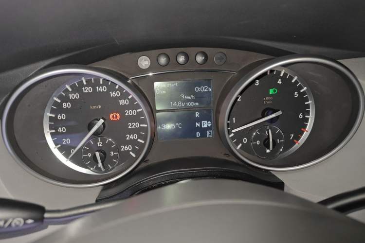 Used Mercedes-Benz R-Class 2011 R 300 L Business Model Instrument Cluster