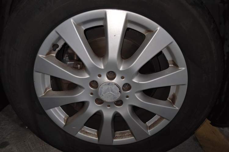 Used Mercedes-Benz R-Class 2011 R 300 L Business Model Right Front Wheel Hub