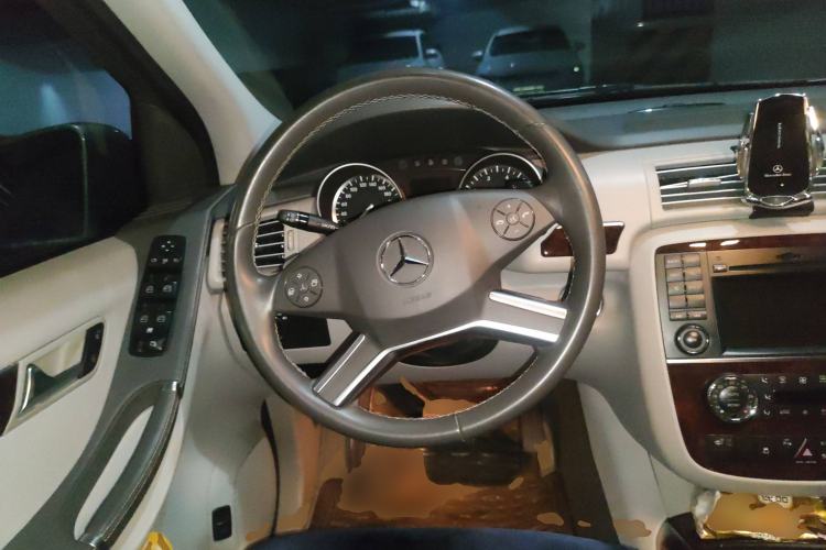 Used Mercedes-Benz R-Class 2011 R 350 L 4MATIC Steering Wheel