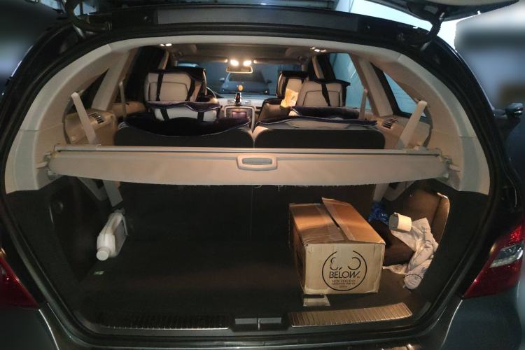 Used Mercedes-Benz R-Class 2011 R 350 L 4MATIC Trunk