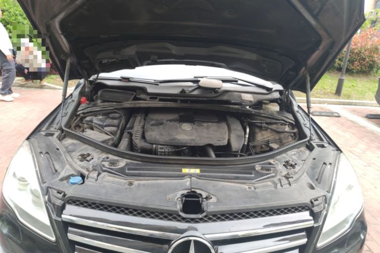 Used Mercedes-Benz R-Class 2011 R 350 L 4MATIC Engine Bay
