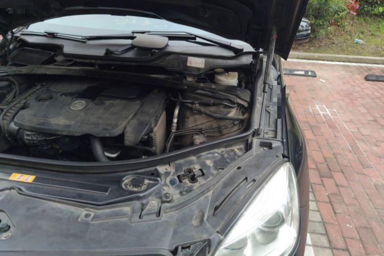 Used Mercedes-Benz R-Class 2011 R 350 L 4MATIC Engine Bay Left