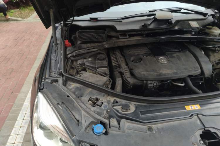 Used Mercedes-Benz R-Class 2011 R 350 L 4MATIC Engine Bay Right