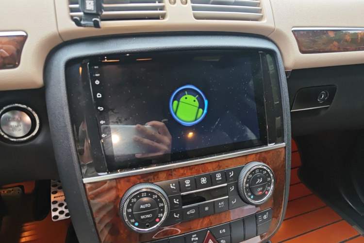 Used Mercedes-Benz R-Class 2011 R 350 L 4MATIC Audio And AC Panel