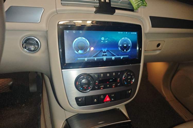 Used Mercedes-Benz R-Class 2011 R 300 L Business Model Audio And AC Panel