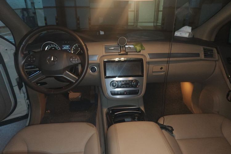 Used Mercedes-Benz R-Class 2011 R 300 L Business Model Center Console