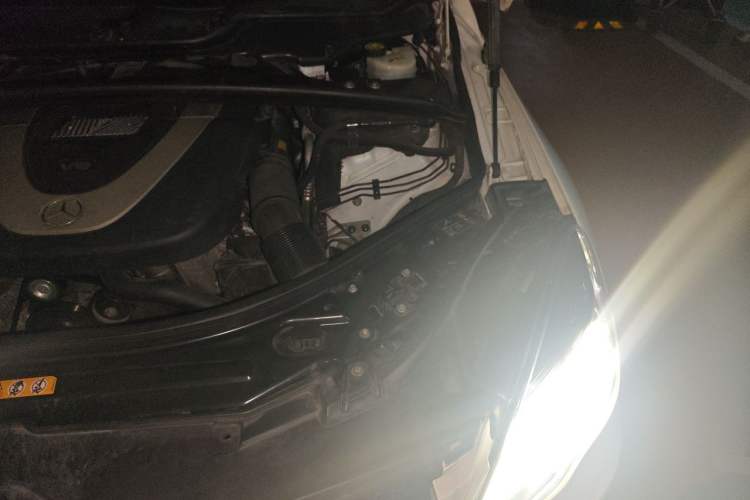 Used Mercedes-Benz R-Class 2011 R 300 L Business Model Engine Bay Left