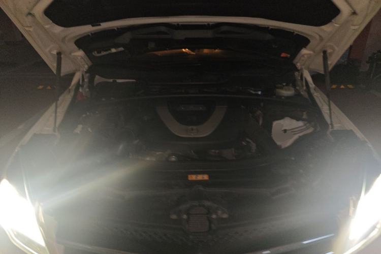 Used Mercedes-Benz R-Class 2011 R 300 L Business Model Engine Bay