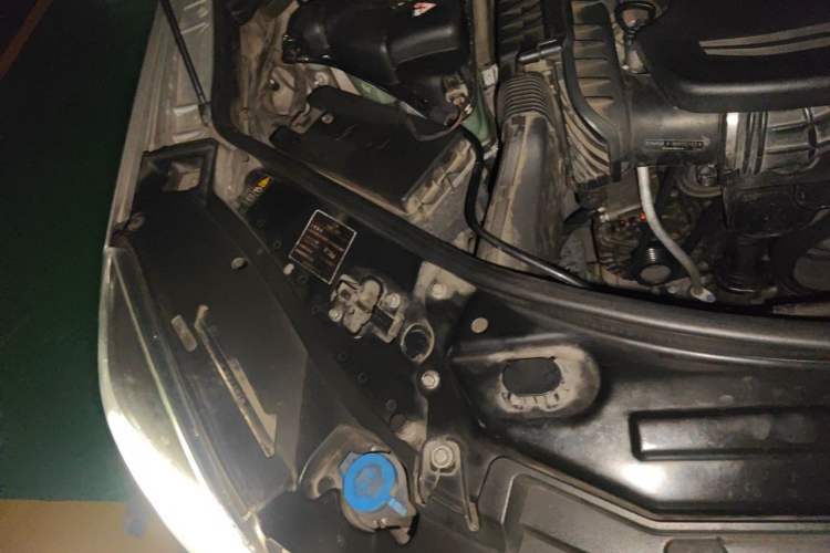 Used Mercedes-Benz R-Class 2011 R 350 L 4MATIC Engine Bay Right