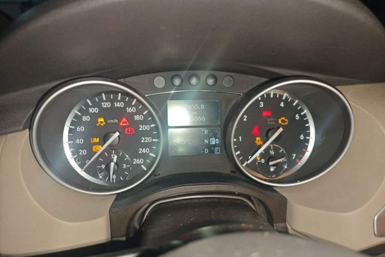 Used Mercedes-Benz R-Class 2011 R 300 L Business Model Instrument Cluster