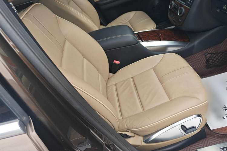 Used Mercedes-Benz R-Class 2011 R 350 L 4MATIC Interior 4