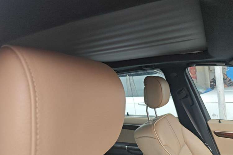 Used Mercedes-Benz R-Class 2011 R 350 L 4MATIC Interior 6