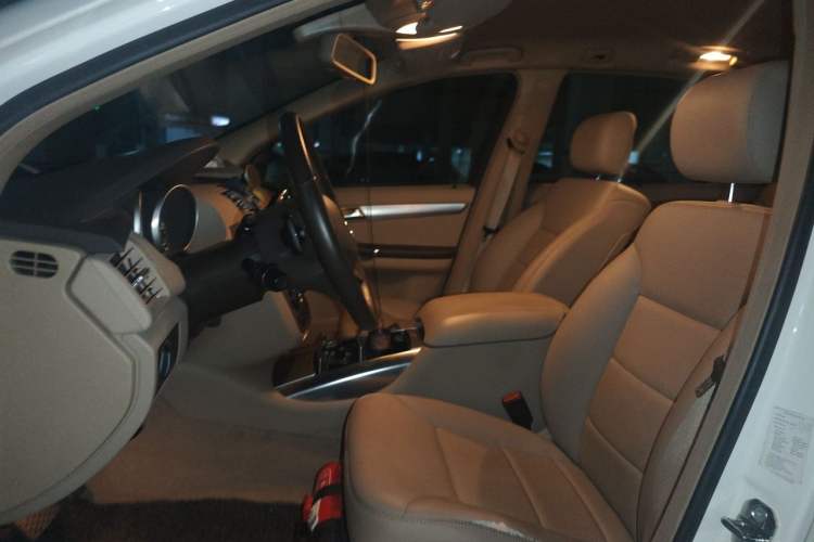 Used Mercedes-Benz R-Class 2011 R 300 L Business Model Left Front Seat