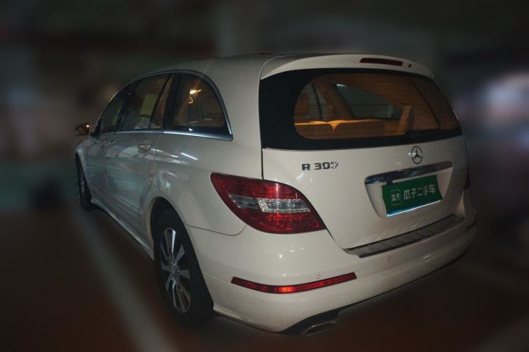 Used Mercedes-Benz R-Class 2011 R 300 L Business Model Rear Left 45 Deg