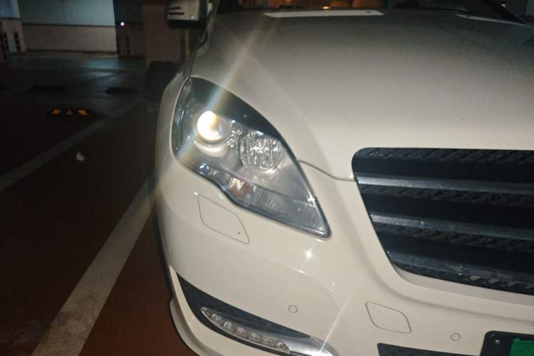 Used Mercedes-Benz R-Class 2011 R 300 L Business Model Right Front Headlight