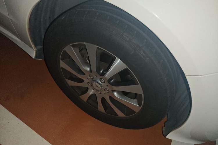 Used Mercedes-Benz R-Class 2011 R 300 L Business Model Right Front Wheel Hub