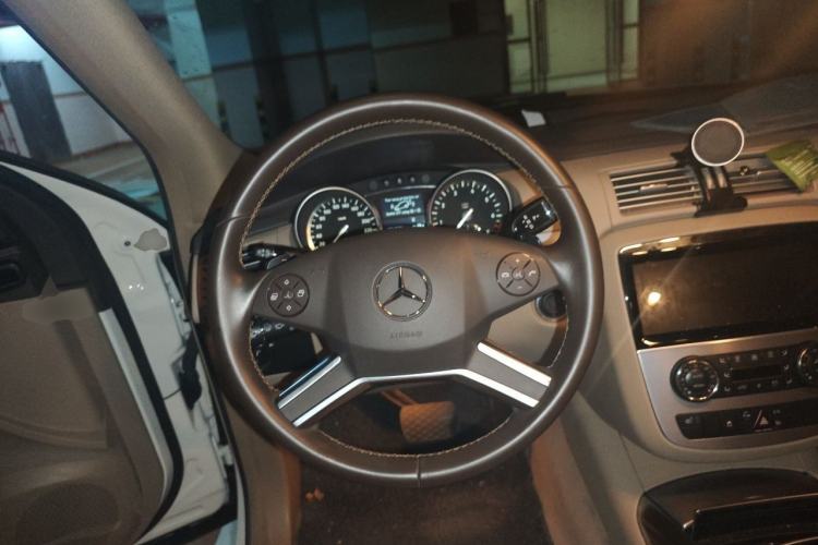 Used Mercedes-Benz R-Class 2011 R 300 L Business Model Steering Wheel