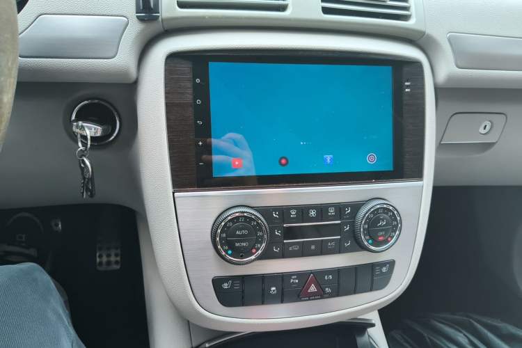 Used Mercedes-Benz R-Class 2011 R 300 L Business Model Audio And AC Panel