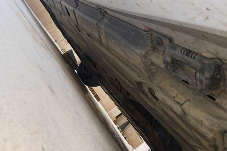 Used Mercedes-Benz R-Class 2011 R 350 L 4MATIC Chassis Front Right