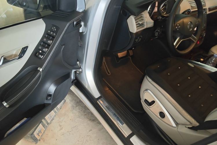 Used Mercedes-Benz R-Class 2011 R 350 L 4MATIC Driver Seat