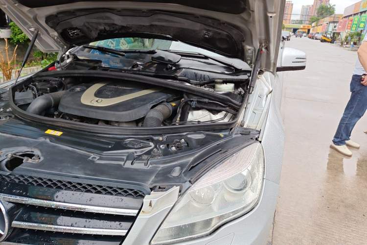 Used Mercedes-Benz R-Class 2011 R 350 L 4MATIC Engine Bay Left