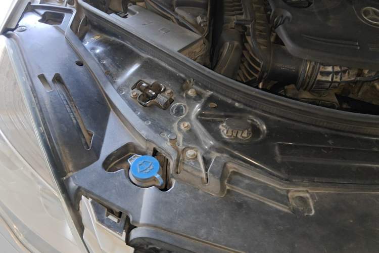 Used Mercedes-Benz R-Class 2011 R 350 L 4MATIC Engine Bay Right