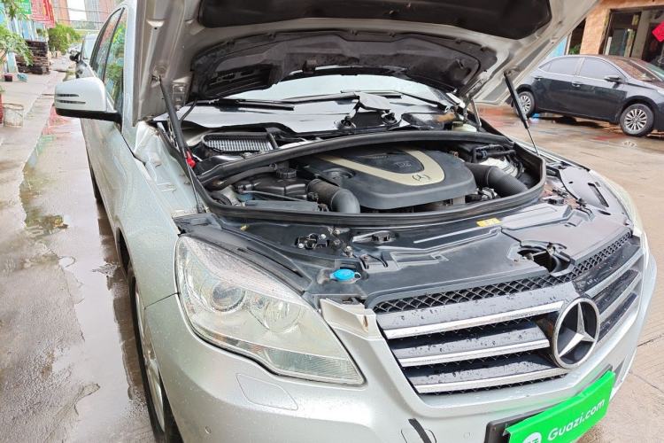 Used Mercedes-Benz R-Class 2011 R 350 L 4MATIC Engine Bay Right