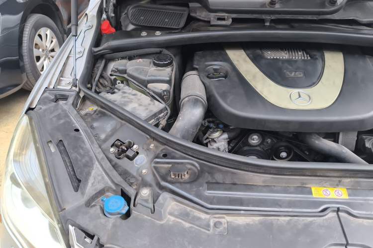 Used Mercedes-Benz R-Class 2011 R 300 L Business Model Engine Bay Right