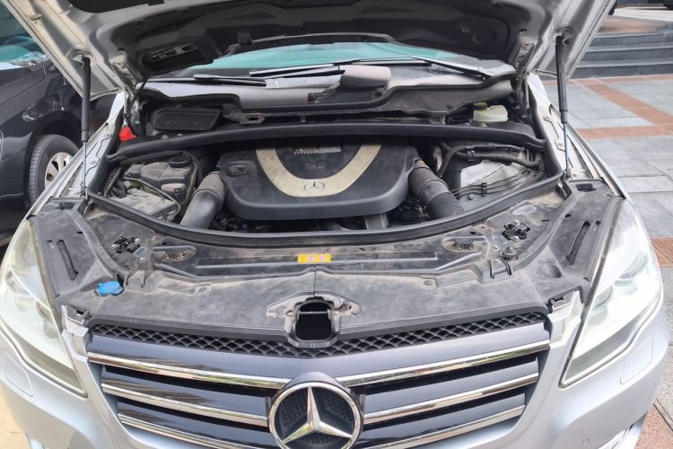 Used Mercedes-Benz R-Class 2011 R 300 L Business Model Engine Bay