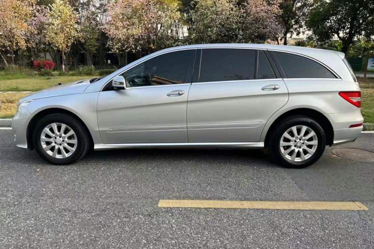 Used Mercedes-Benz R-Class 2011 R 350 L 4MATIC Exterior 3