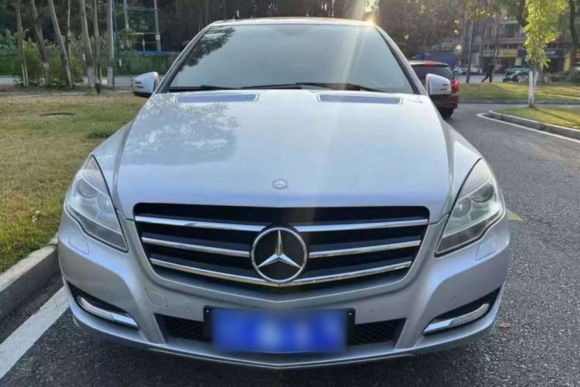 Used Mercedes-Benz R-Class 2011 R 350 L 4MATIC Exterior 4