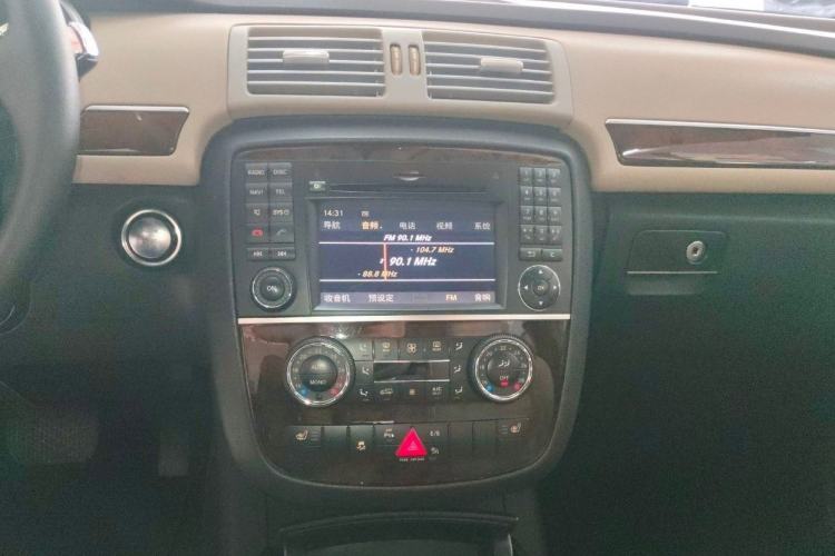 Used Mercedes-Benz R-Class 2011 R 350 L 4MATIC Interior 3