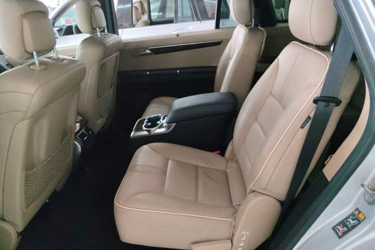 Used Mercedes-Benz R-Class 2011 R 350 L 4MATIC Interior 5