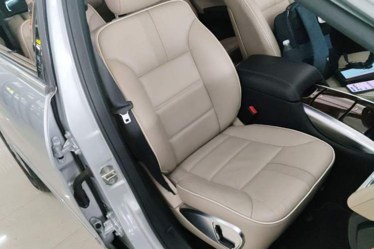 Used Mercedes-Benz R-Class 2011 R 350 L 4MATIC Interior 7