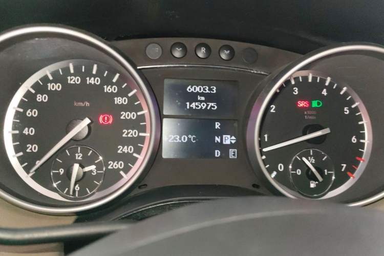 Used Mercedes-Benz R-Class 2011 R 350 L 4MATIC Odometer Close Up